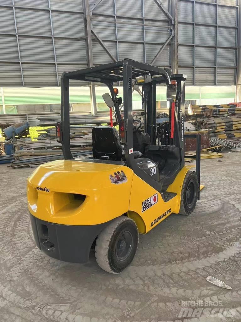 Komatsu FD 30 T-17 Dyzeliniai krautuvai