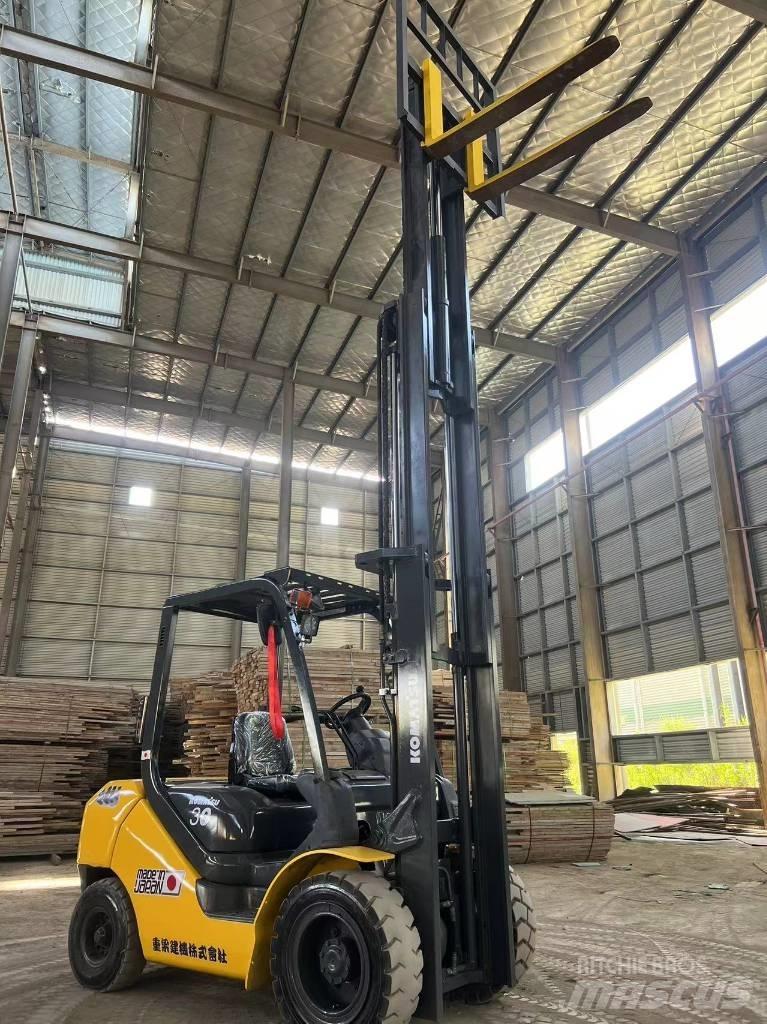 Komatsu FD 30 T-17 Dyzeliniai krautuvai
