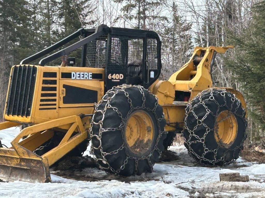 John Deere 640 D Skiedrovežiai