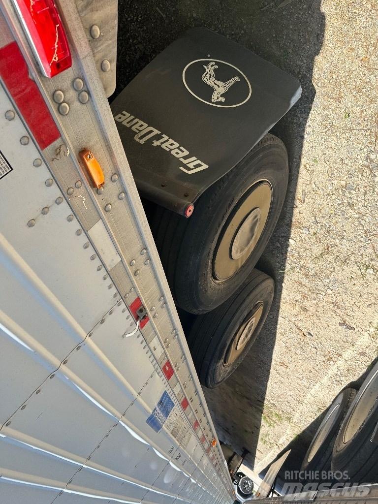 Volvo D11 Sunkvežimiai su dengtu kėbulu