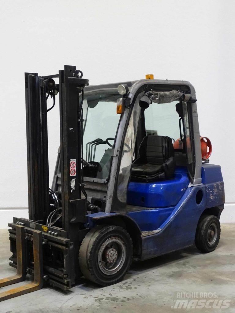Cesab M325G LPG (dujiniai) krautuvai