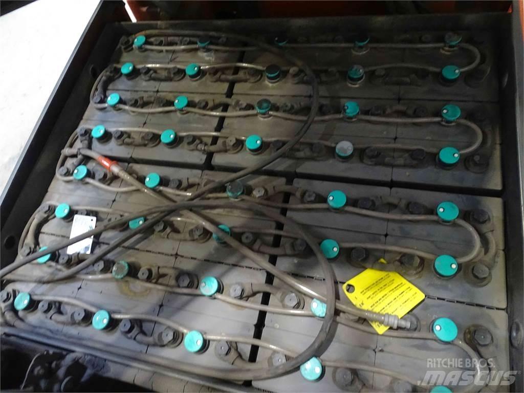 Linde E30 Elektriniai šakiniai krautuvai
