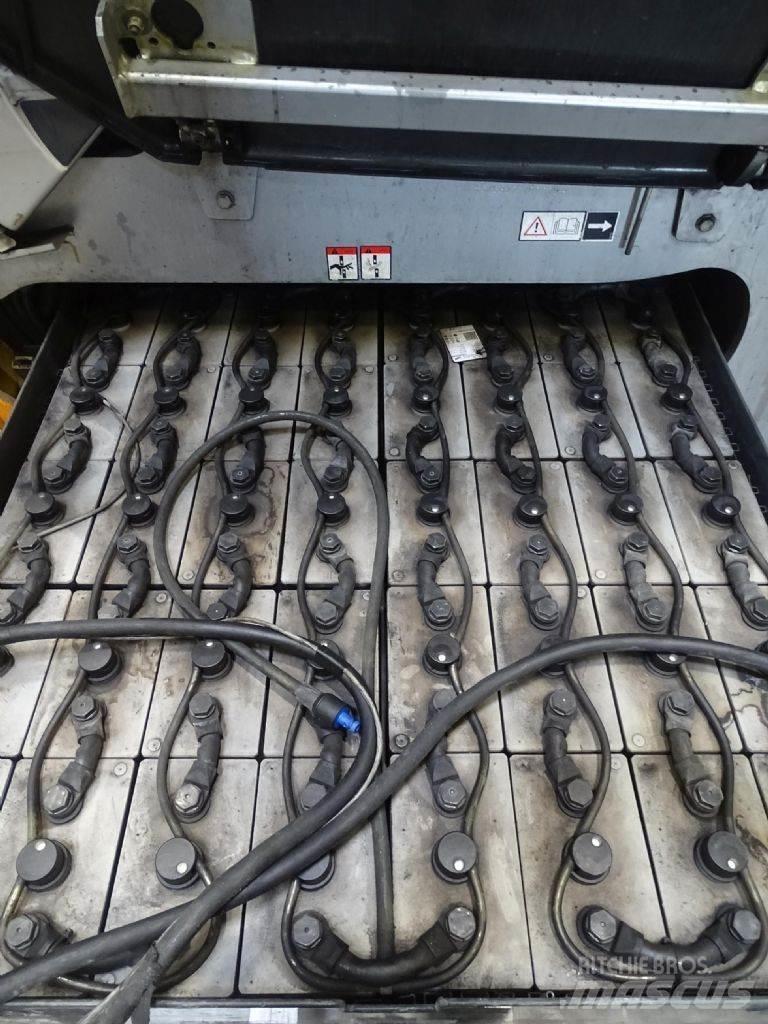 Still RX60-40 Elektriniai šakiniai krautuvai