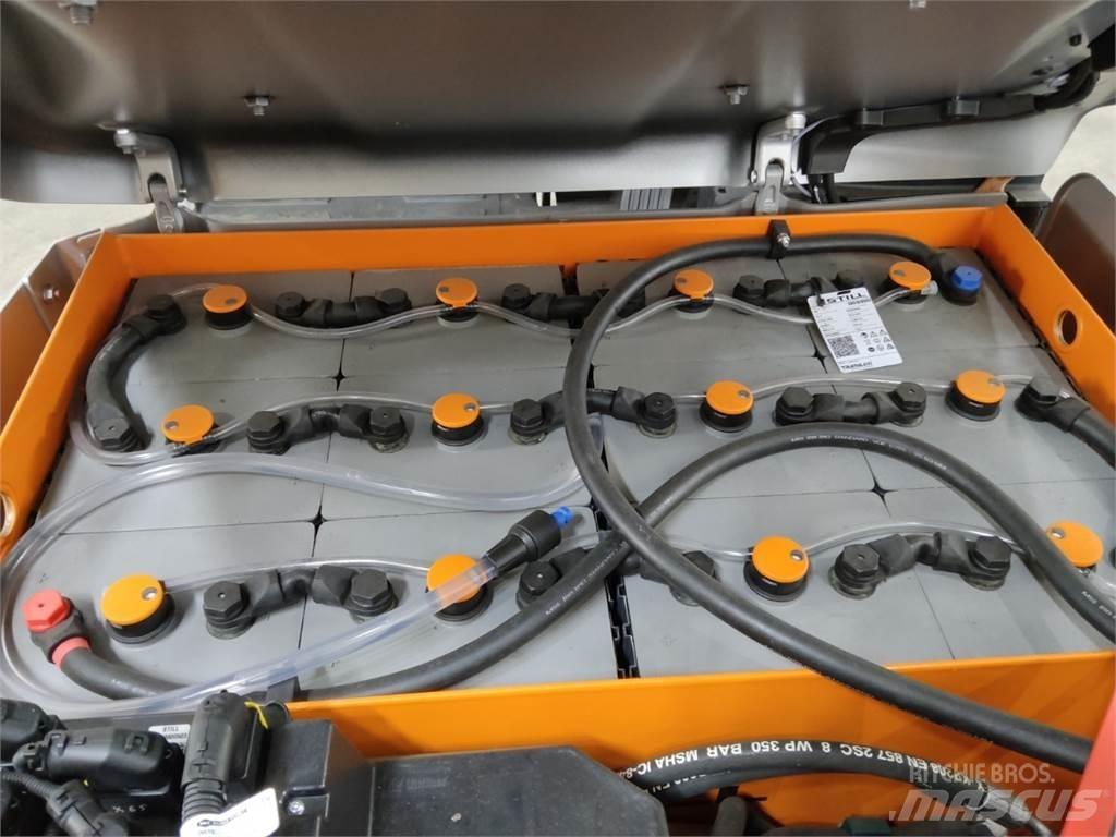 Still RXE15 Elektriniai šakiniai krautuvai