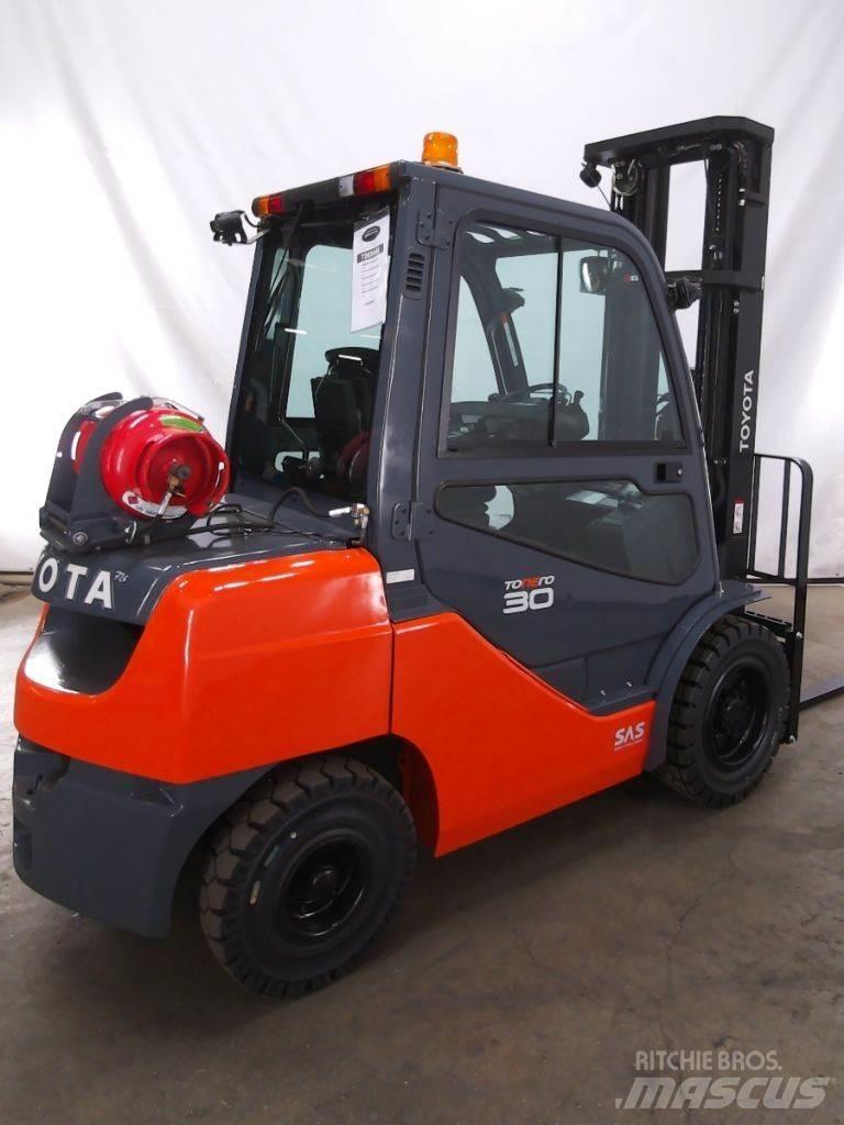 Toyota 02-8FGF30 LPG (dujiniai) krautuvai