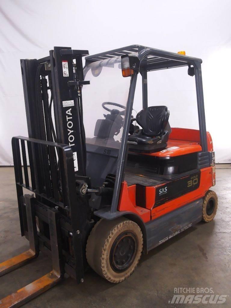 Toyota 7FBMF30 Elektriniai šakiniai krautuvai