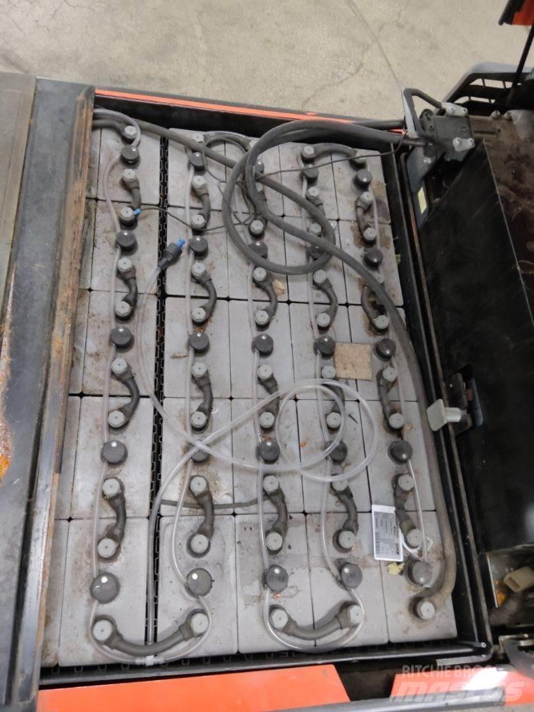 Toyota 7FBMF30 Elektriniai šakiniai krautuvai