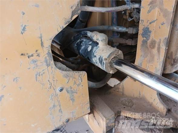CAT 982M Naudoti ratiniai krautuvai