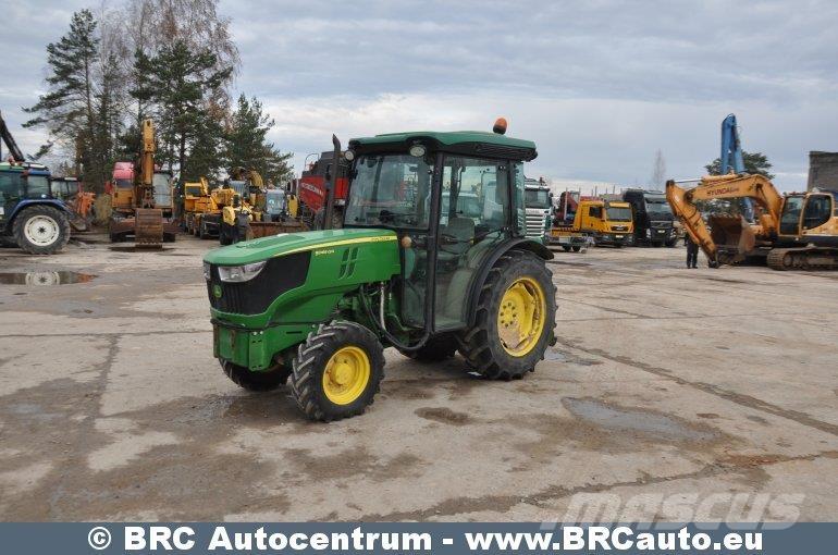 John Deere 5085 Traktoriai