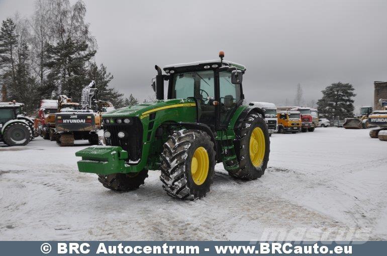 John Deere 8245R Traktoriai