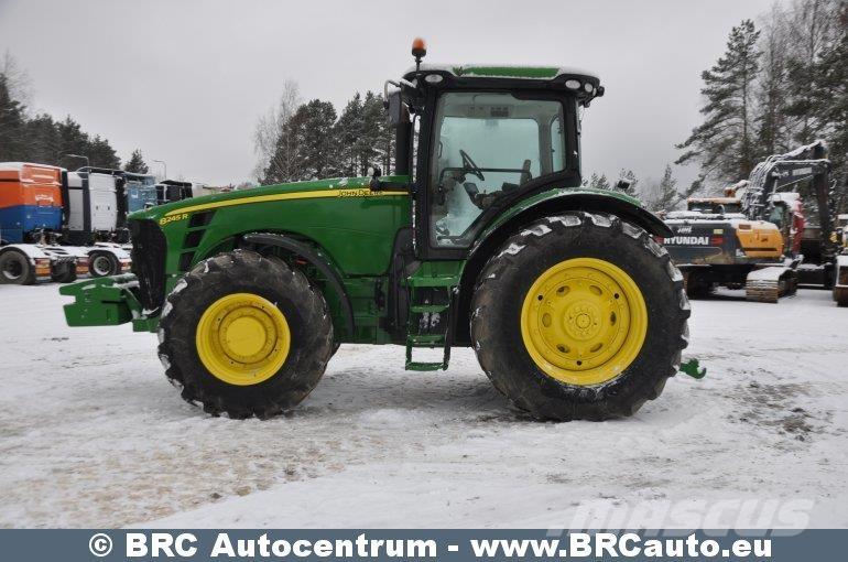 John Deere 8245R Traktoriai