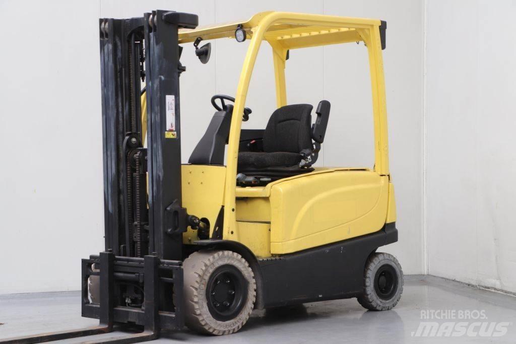 Hyster J2.2XN Elektriniai šakiniai krautuvai