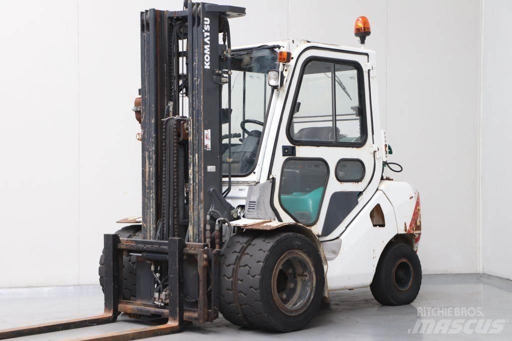 Komatsu FG30T-16R LPG (dujiniai) krautuvai