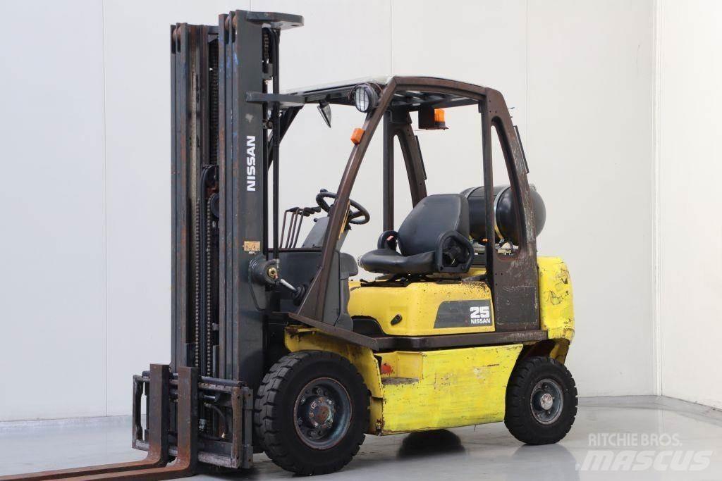Nissan UD02A25PQ LPG (dujiniai) krautuvai