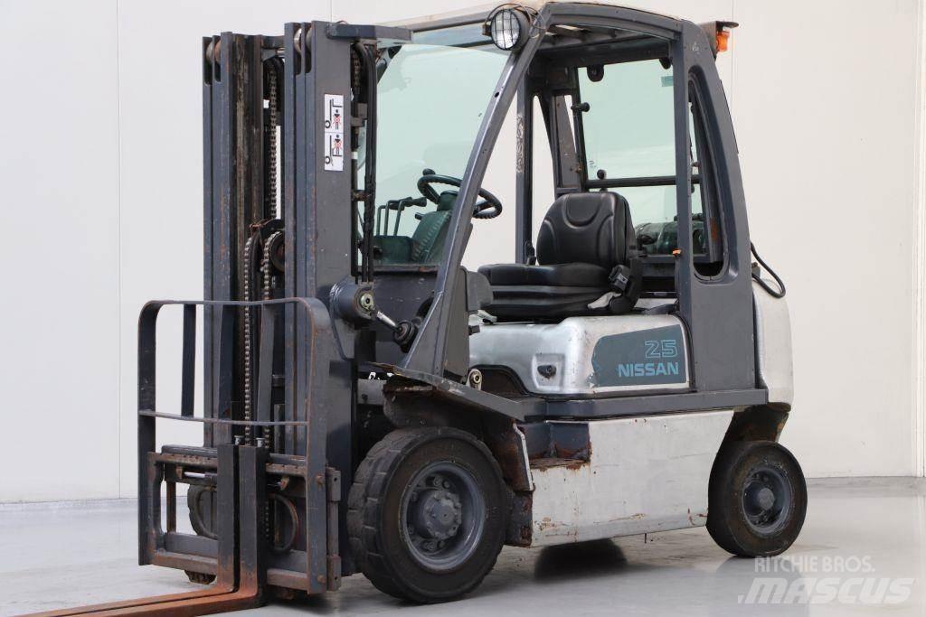Nissan UD02A25PQ LPG (dujiniai) krautuvai
