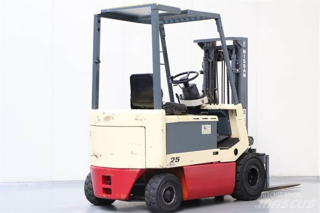 Nissan UM02L25U Elektriniai šakiniai krautuvai