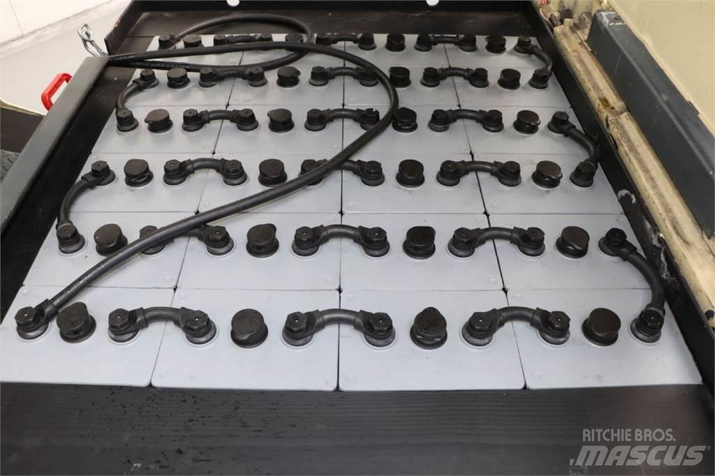Nissan UM02L25U Elektriniai šakiniai krautuvai