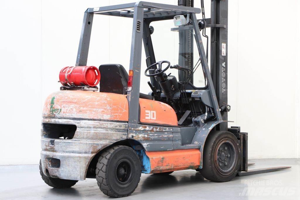 Toyota 02-6FGF30 LPG (dujiniai) krautuvai
