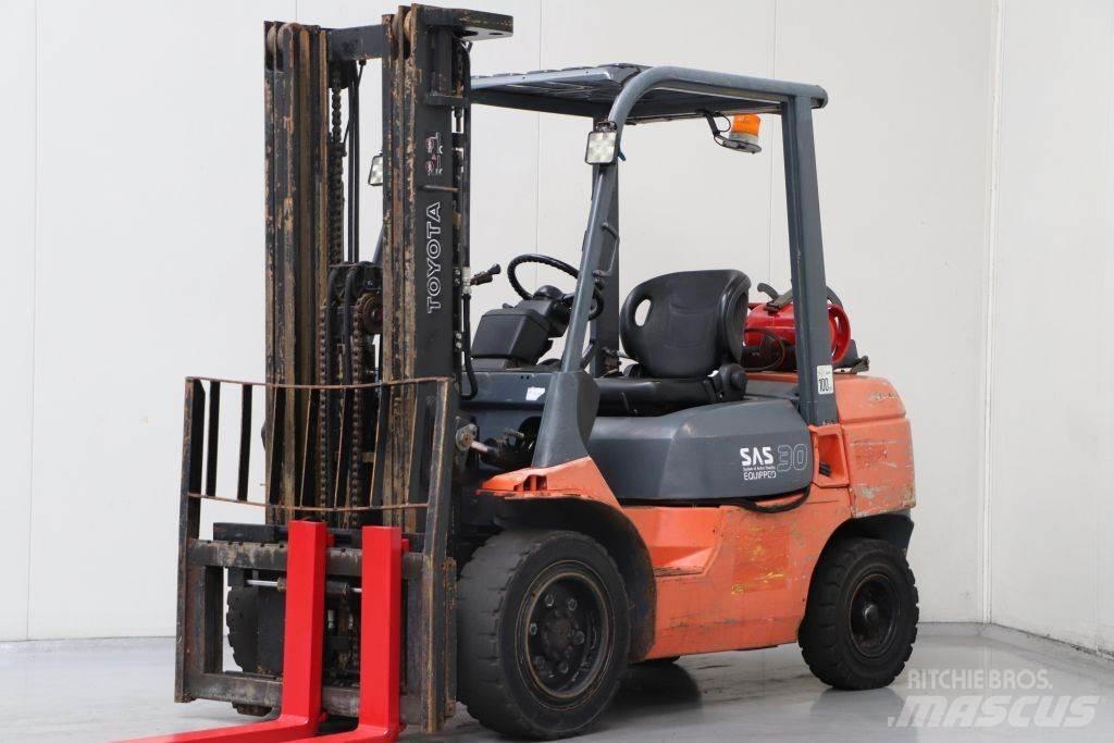 Toyota 02-7FGF30 LPG (dujiniai) krautuvai