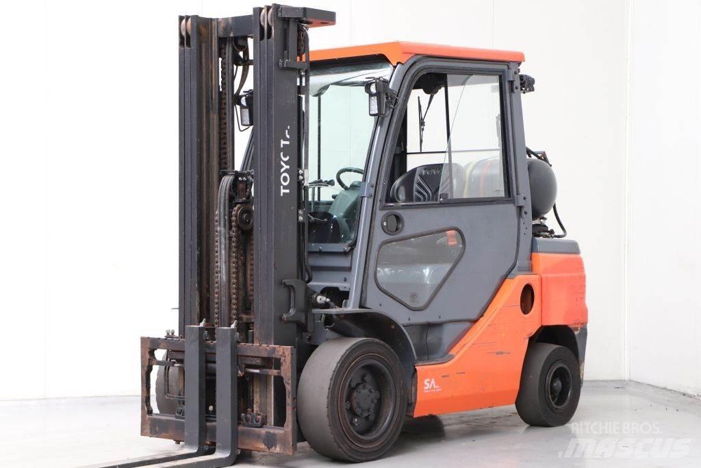 Toyota 02-8FGF30 LPG (dujiniai) krautuvai