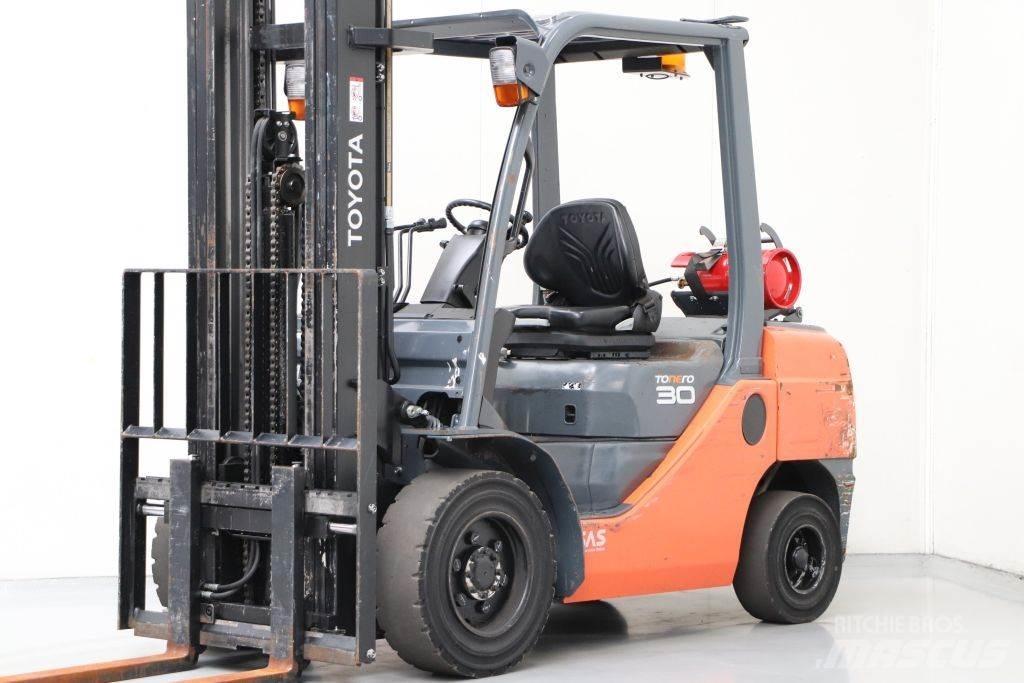 Toyota 02-8FGF30 LPG (dujiniai) krautuvai