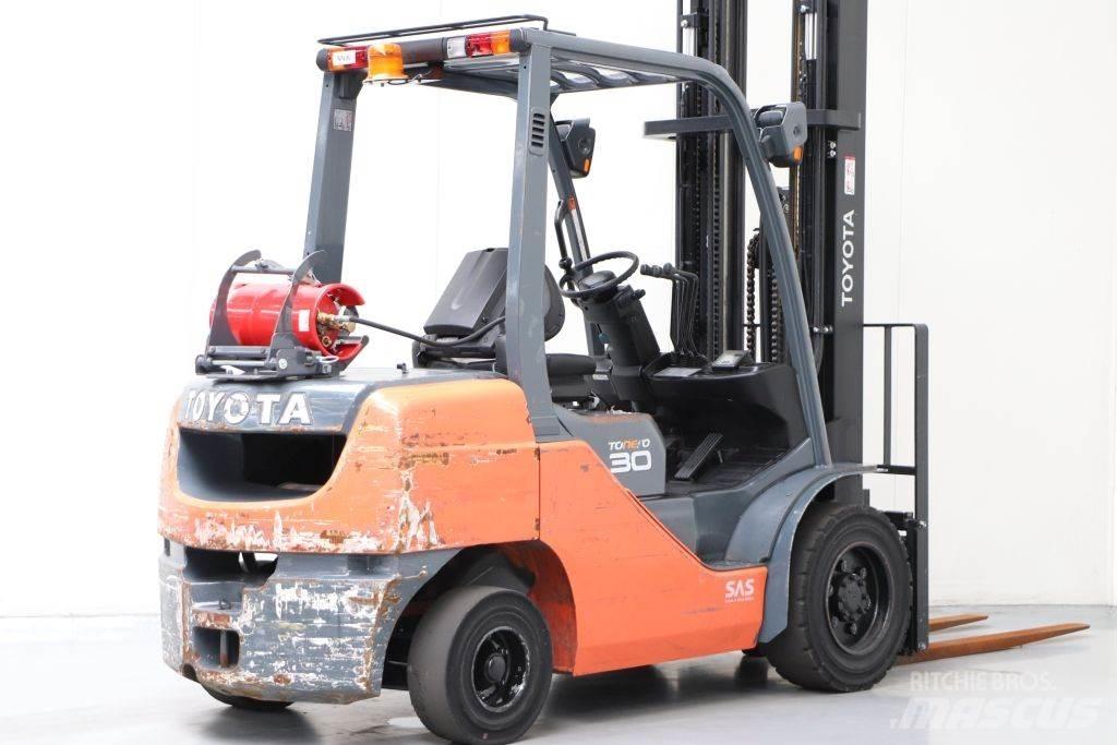 Toyota 02-8FGF30 LPG (dujiniai) krautuvai