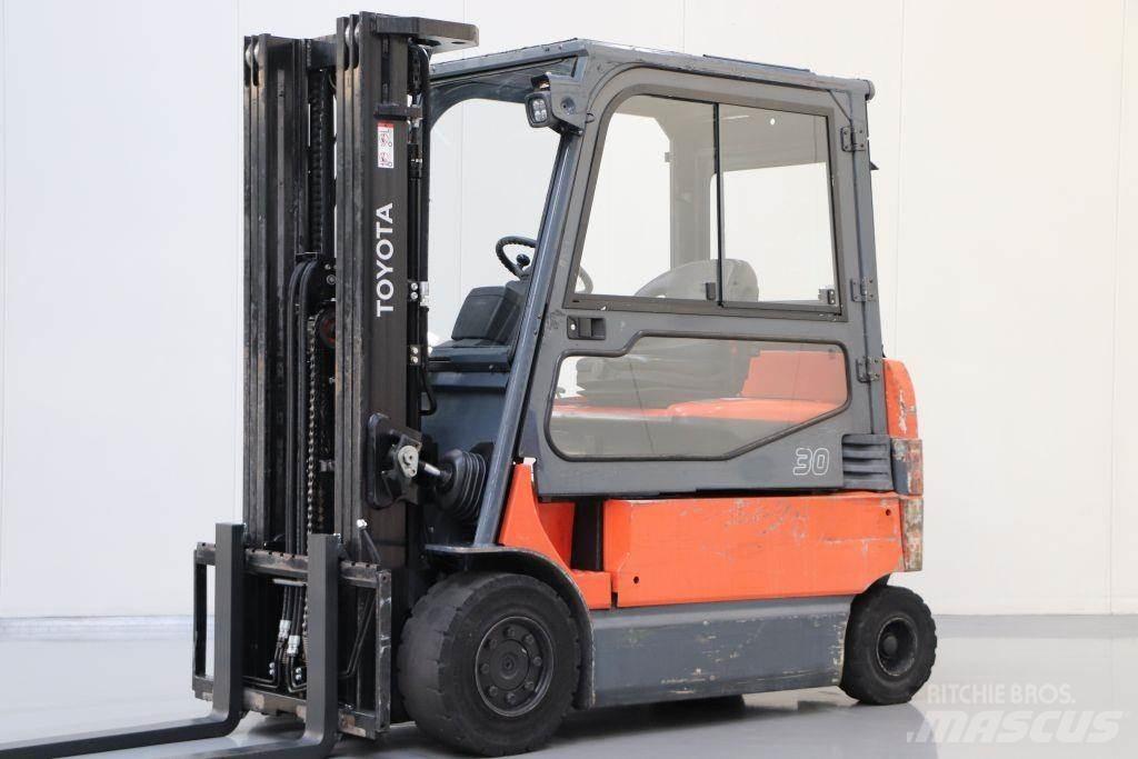 Toyota 7FBMF30 Elektriniai šakiniai krautuvai