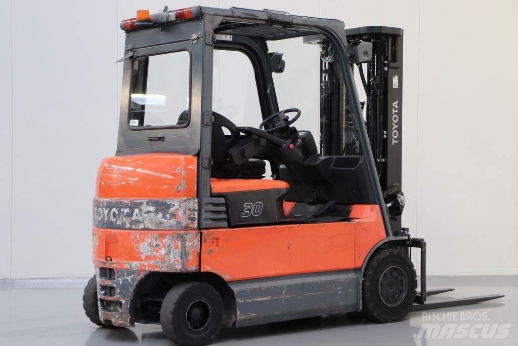 Toyota 7FBMF30 Elektriniai šakiniai krautuvai
