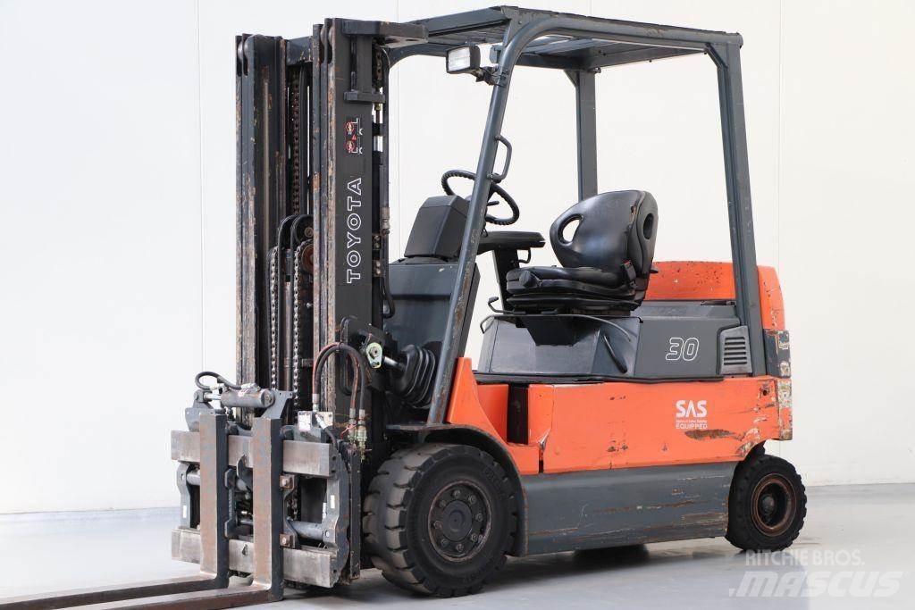 Toyota 7FBMF30 Elektriniai šakiniai krautuvai