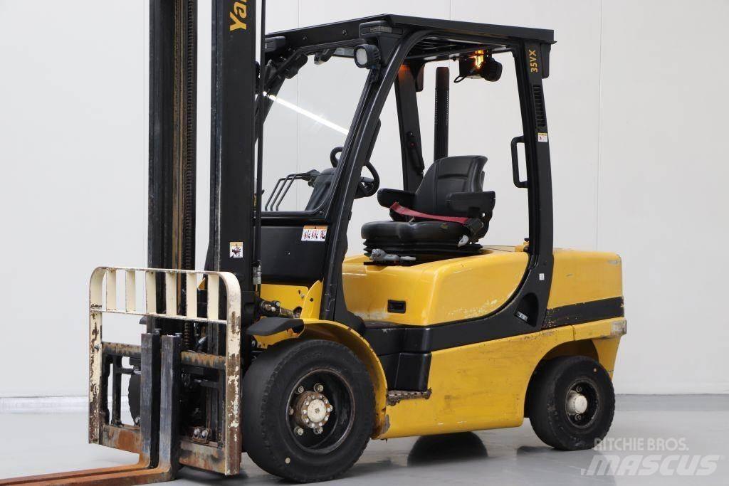 Yale GDP35VX Dyzeliniai krautuvai