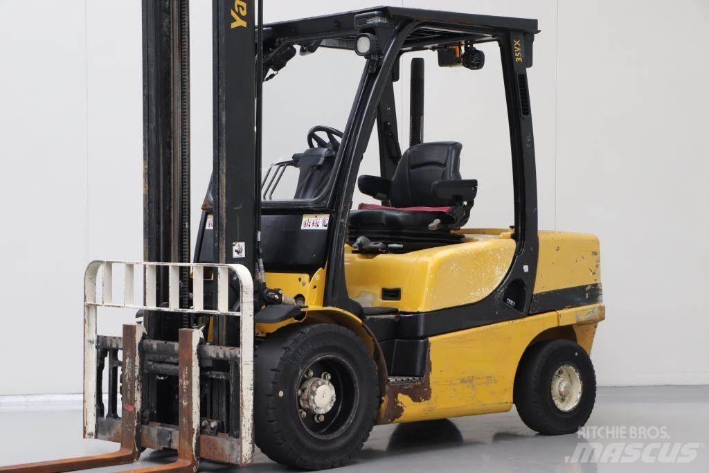 Yale GDP35VX Dyzeliniai krautuvai
