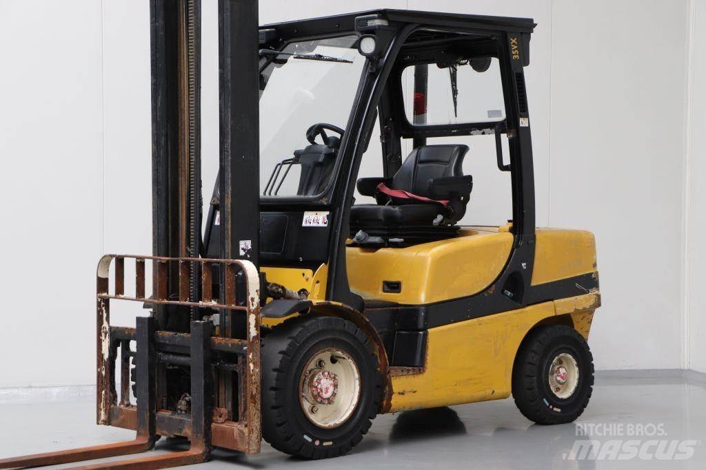Yale GDP35VX Dyzeliniai krautuvai