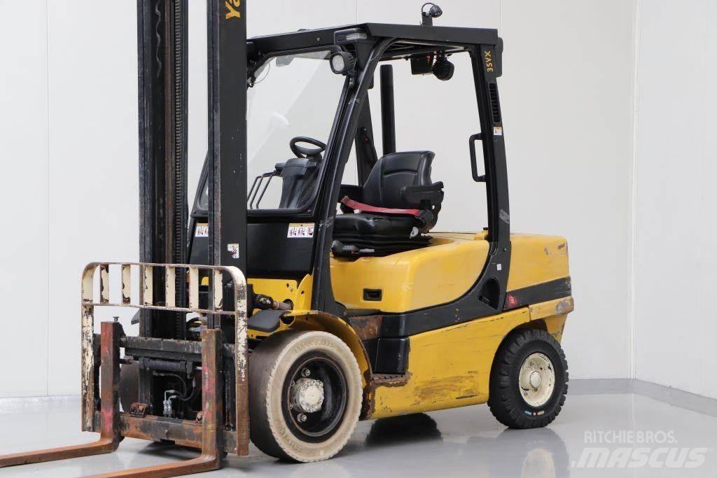 Yale GDP35VX Dyzeliniai krautuvai