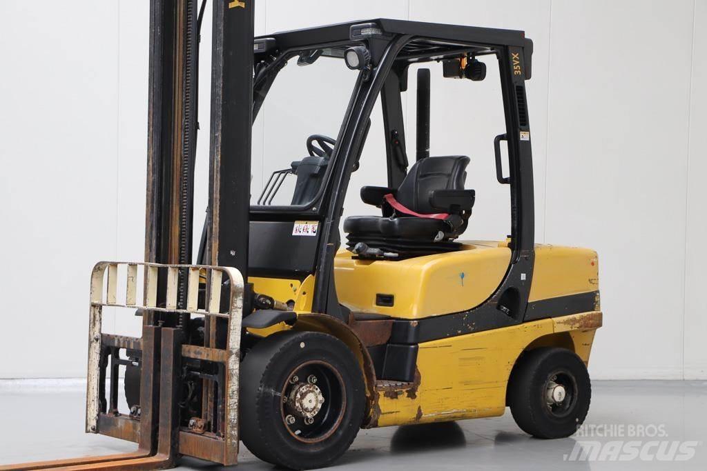 Yale GDP35VX Dyzeliniai krautuvai