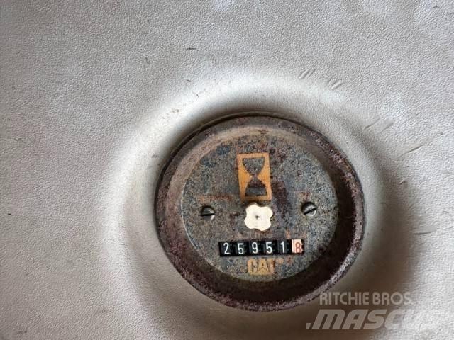 CAT 325 LN Kabinos ir interjeras