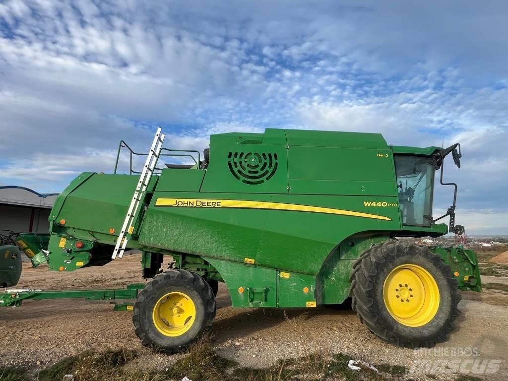 John Deere W 440 PTC Derliaus nuėmimo kombainai