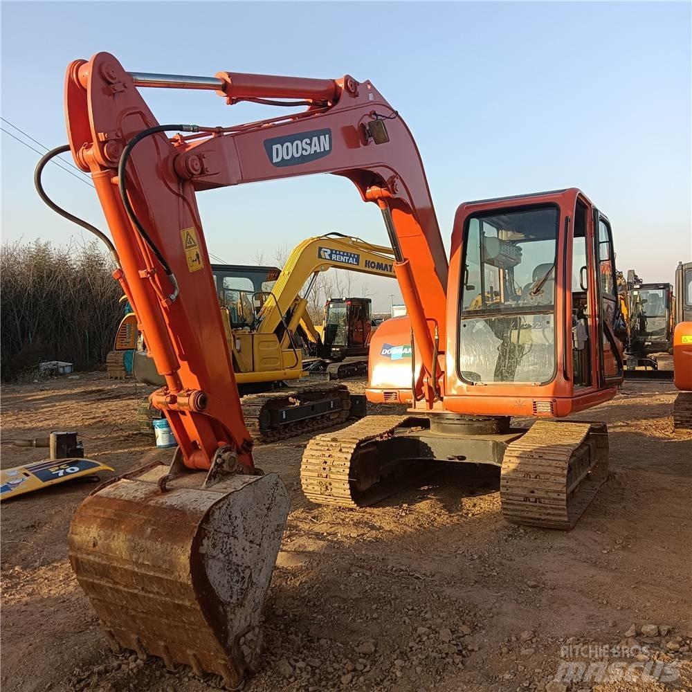 Doosan DH 70 Vikšriniai ekskavatoriai