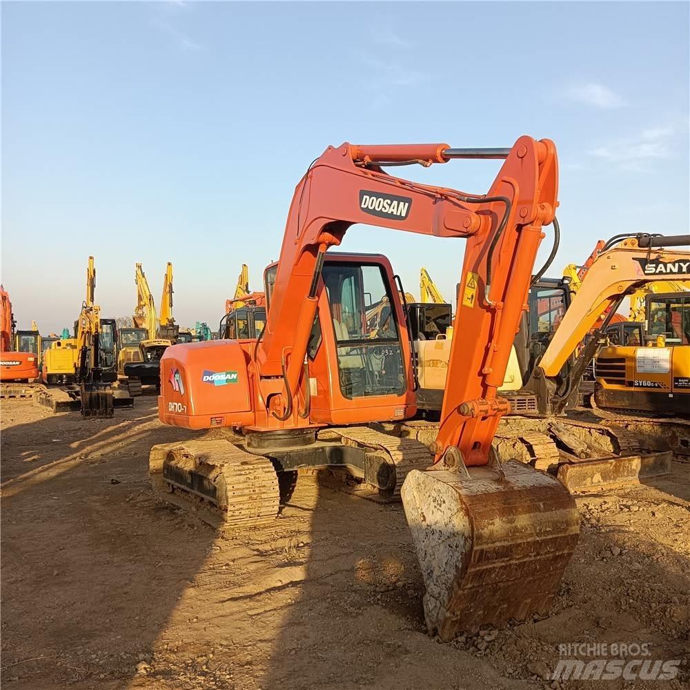 Doosan DH 70 Vikšriniai ekskavatoriai