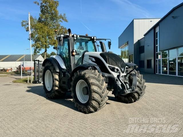 Valtra T214 Versu Traktoriai