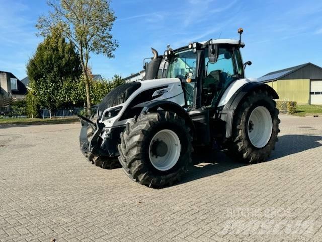 Valtra T214 Versu Traktoriai