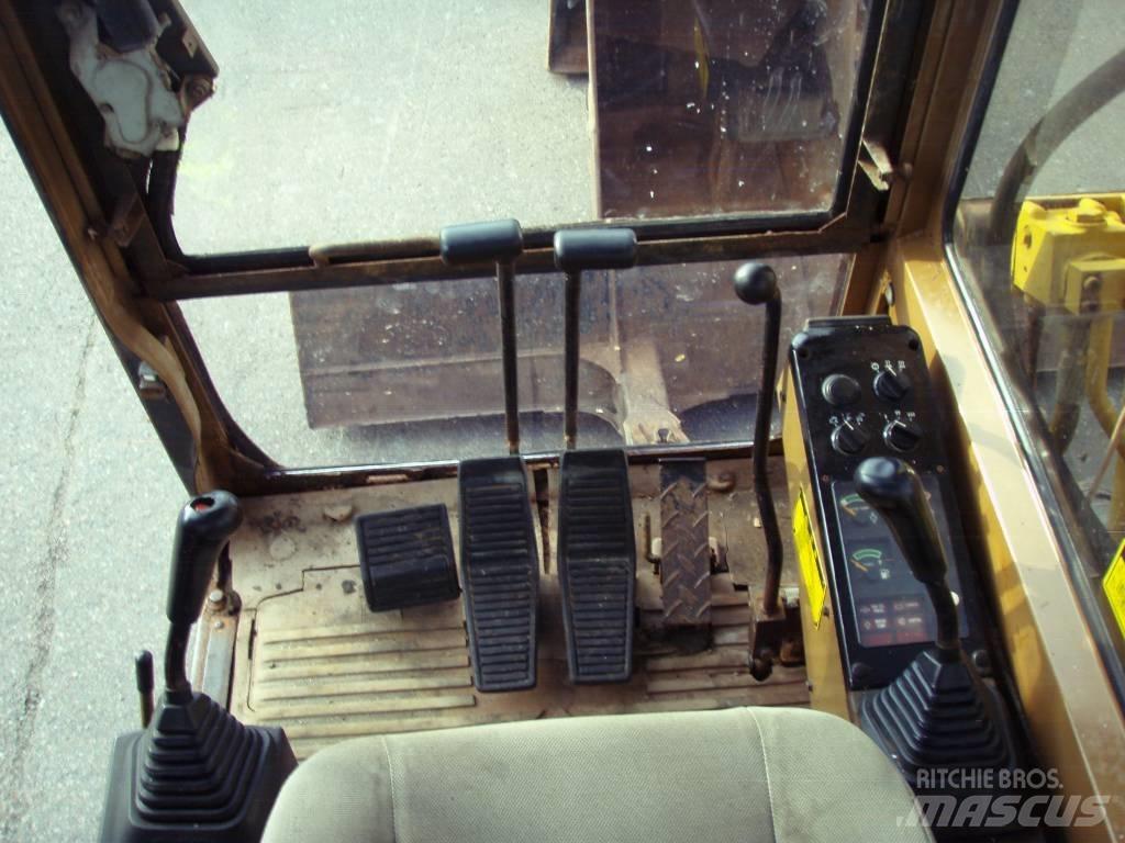CAT E 70 B Vidutinės galios ekskavatoriai 7-12 t