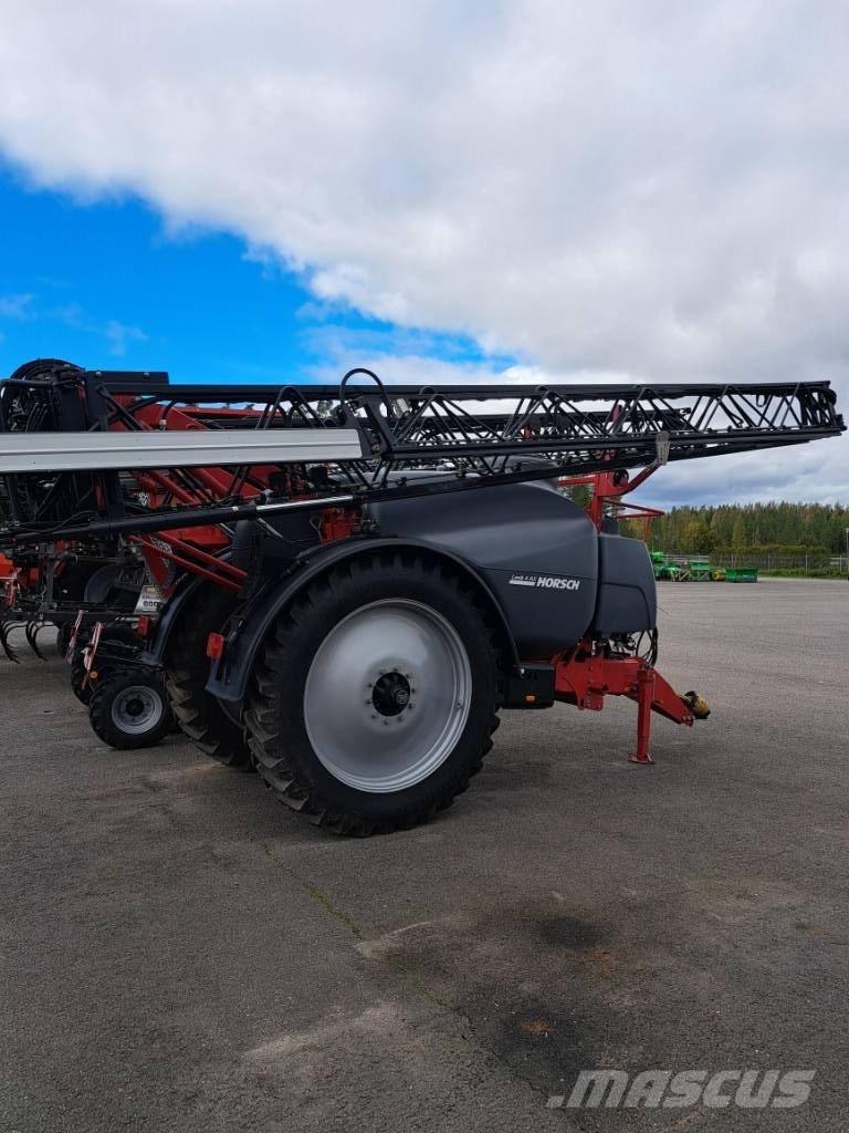 Horsch Leeb 4 Ax 30m Prikabinami purkštuvai