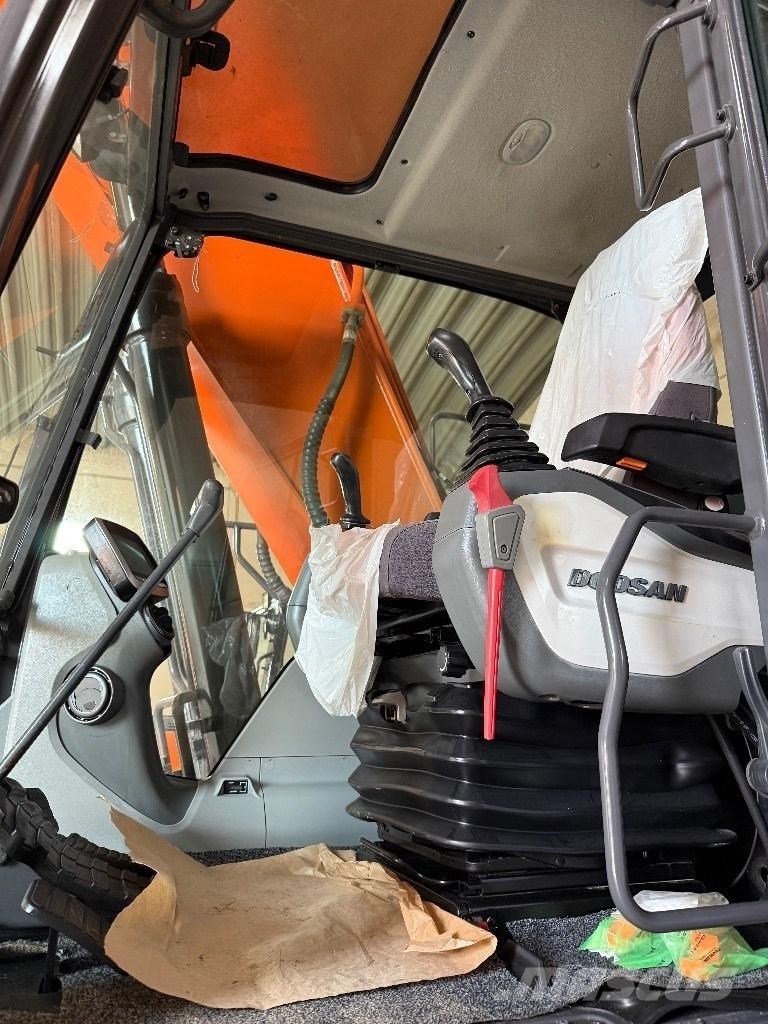 Dossan DX225Lc-5 Vikšriniai ekskavatoriai