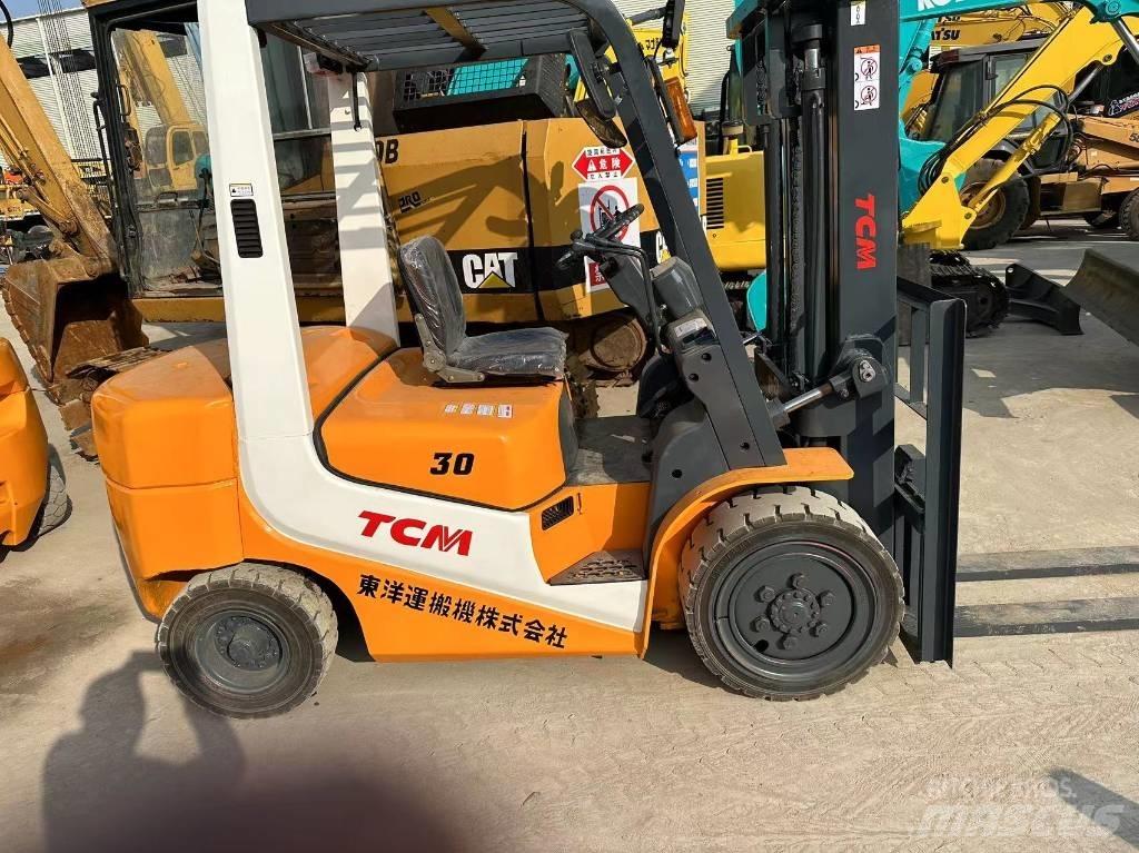 TCM FD30T6 Dyzeliniai krautuvai