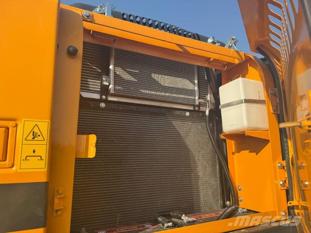 Hyundai HX 220 Vikšriniai ekskavatoriai