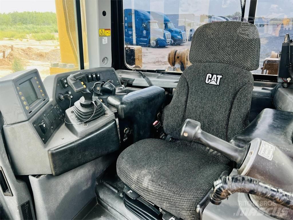 CAT D 8 T Vikšriniai buldozeriai