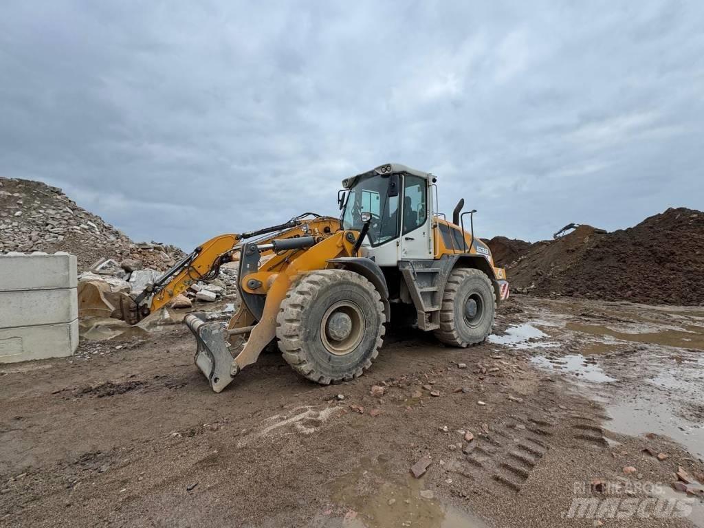 Liebherr L 538 Naudoti ratiniai krautuvai