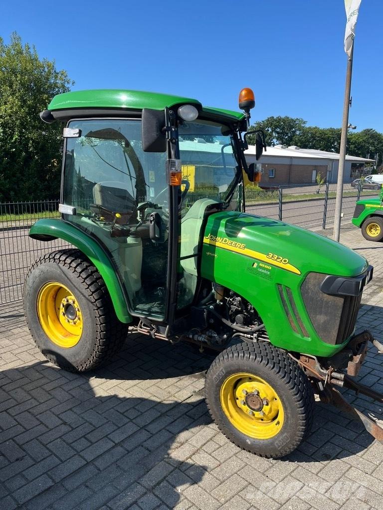 John Deere 3320 Naudoti kompaktiški traktoriai