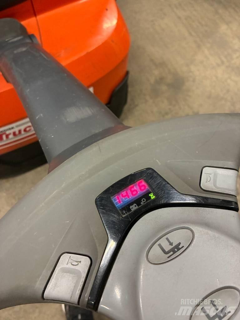 Toyota SWE120L Rankiniai vėžimėliai