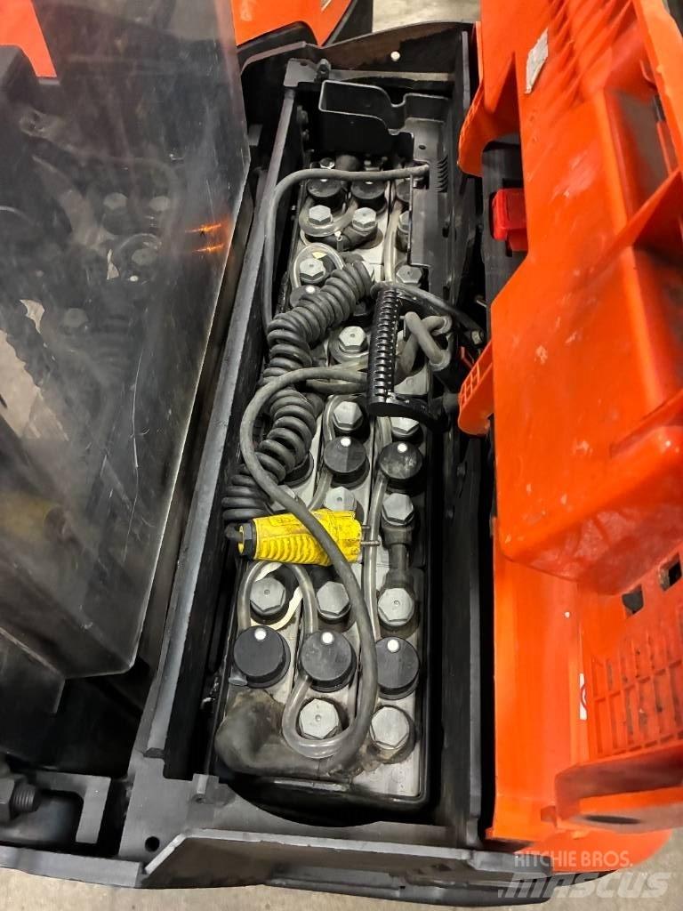 Toyota SWE120L Rankiniai vėžimėliai